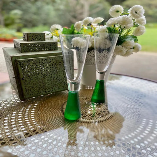 LUSH STYLISH CHAMPAGNE FLUTES WITH GREEN BASE GLASS SET